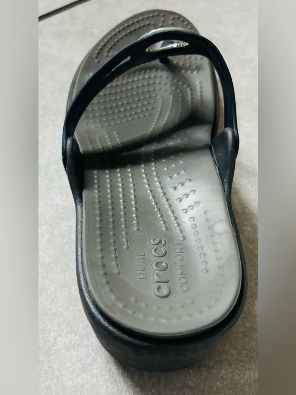 Crocs Sanrah Silver Circle Wedge Sandals - Picture 8 of 11